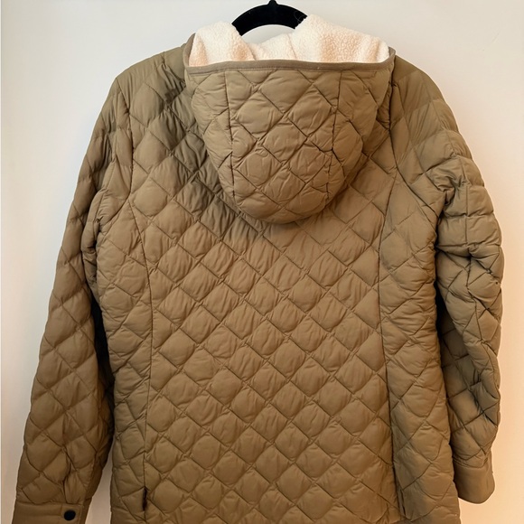 The North Face Quilted Jacket in Army Green - Picture 4 of 4